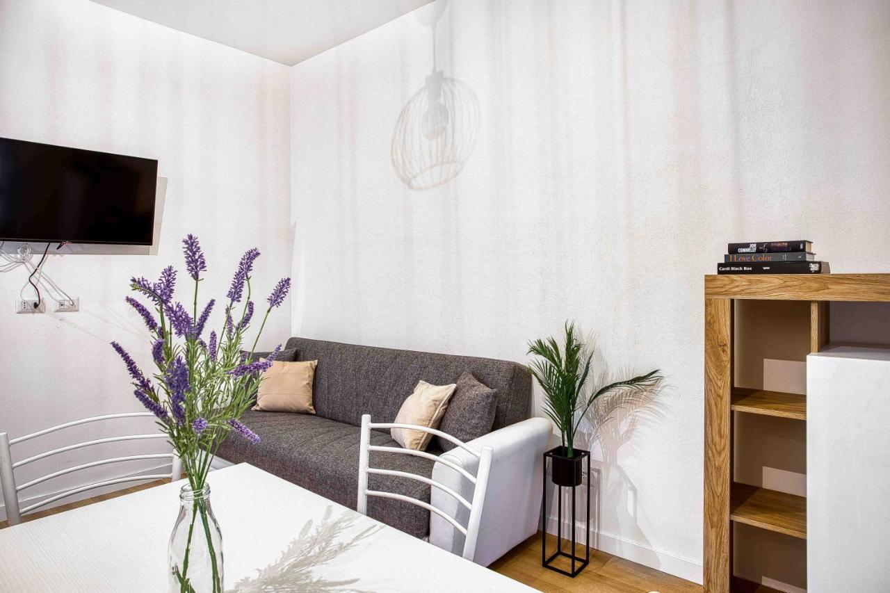 Apartamento Joivy Warm And Inviting Flat With Balcony Milán Exterior foto
