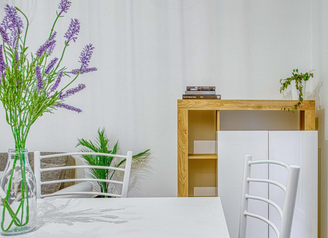 Apartamento Joivy Warm And Inviting Flat With Balcony Milán Exterior foto