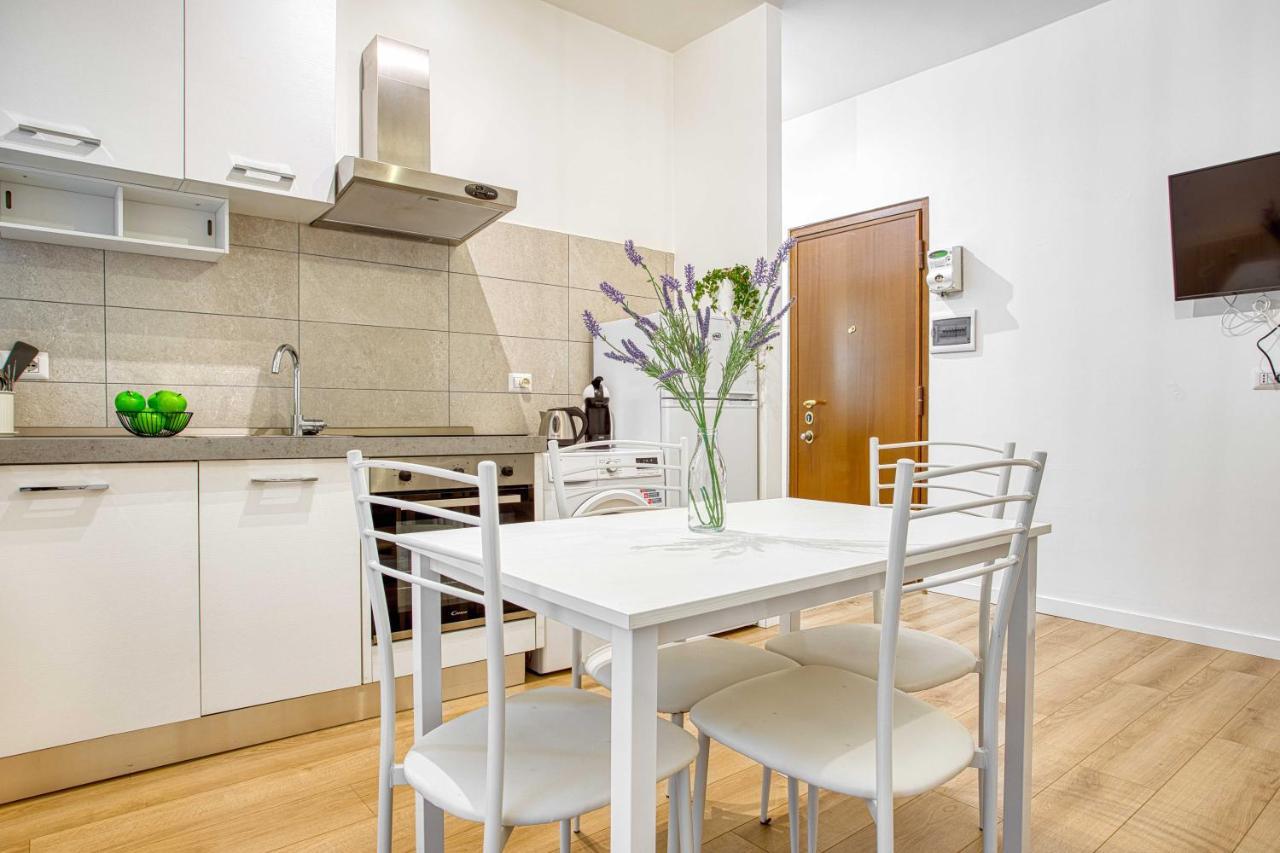 Apartamento Joivy Warm And Inviting Flat With Balcony Milán Exterior foto