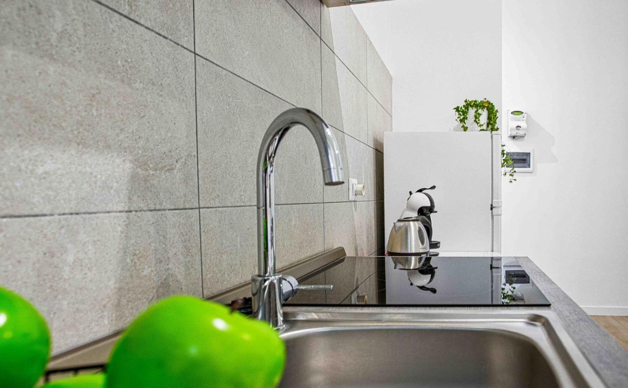 Apartamento Joivy Warm And Inviting Flat With Balcony Milán Exterior foto