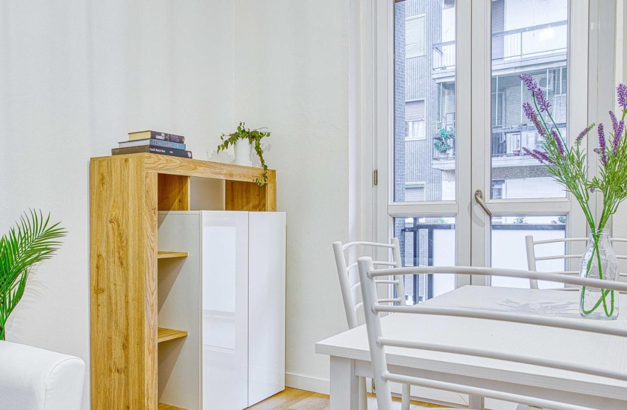 Apartamento Joivy Warm And Inviting Flat With Balcony Milán Exterior foto